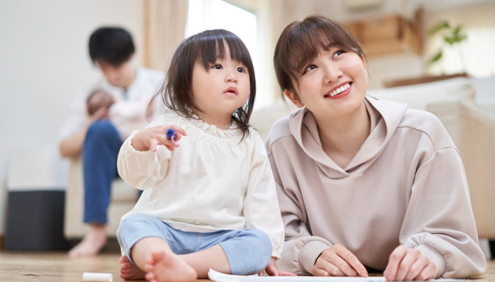 Asian mom and daughter